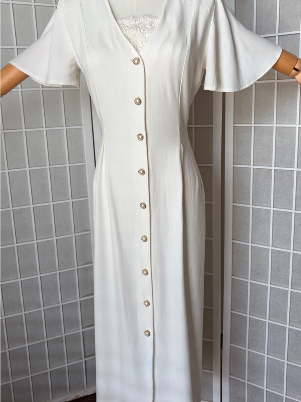 Elegant Ivory Button-Front Flutter Sleeve Midi Dress Sz 3/4